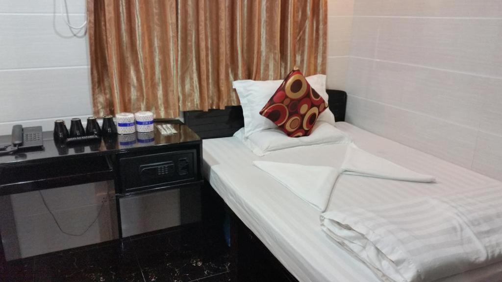 New Hoover Hostel Гонконг Экстерьер фото